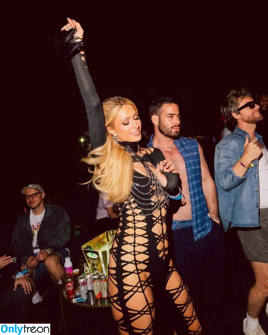 Paris Hilton голая photo #2153 (parishilton)