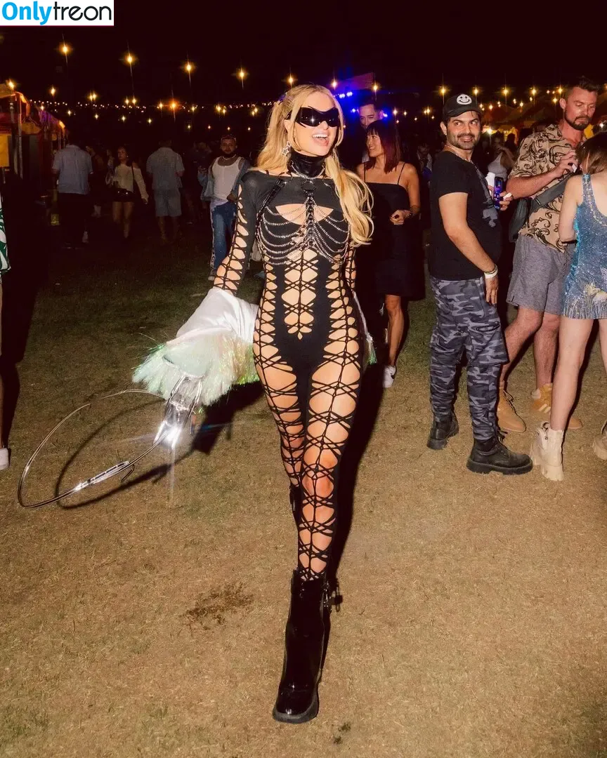 Paris Hilton голая photo #2157 (parishilton)