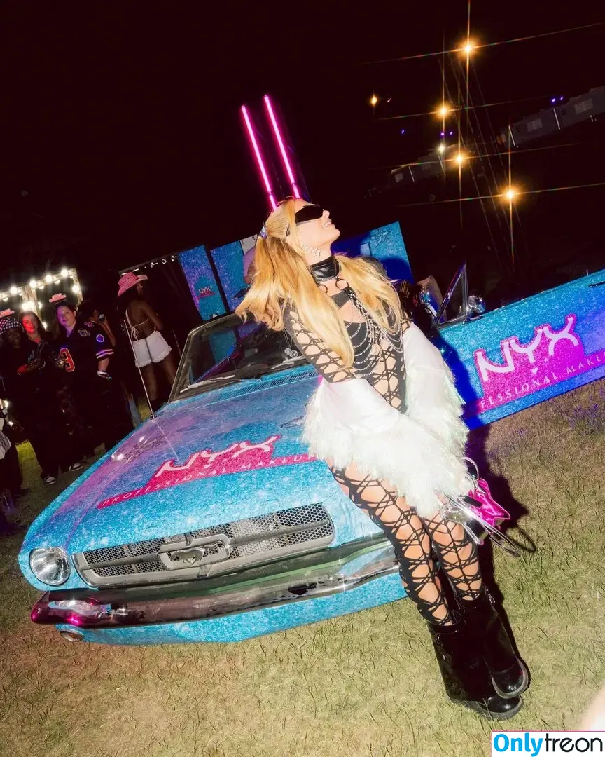Paris Hilton голая photo #2161 (parishilton)