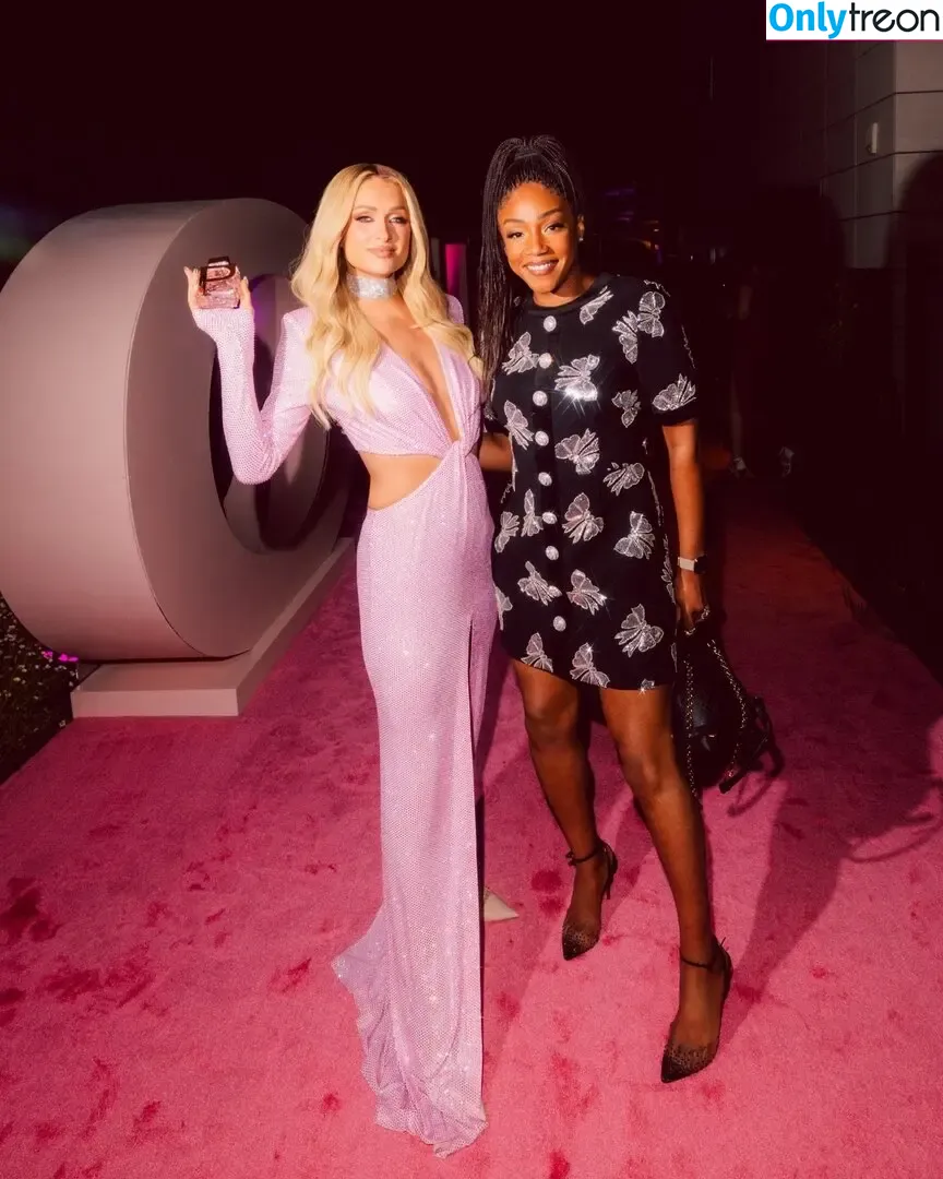 Paris Hilton голая photo #2219 (parishilton)