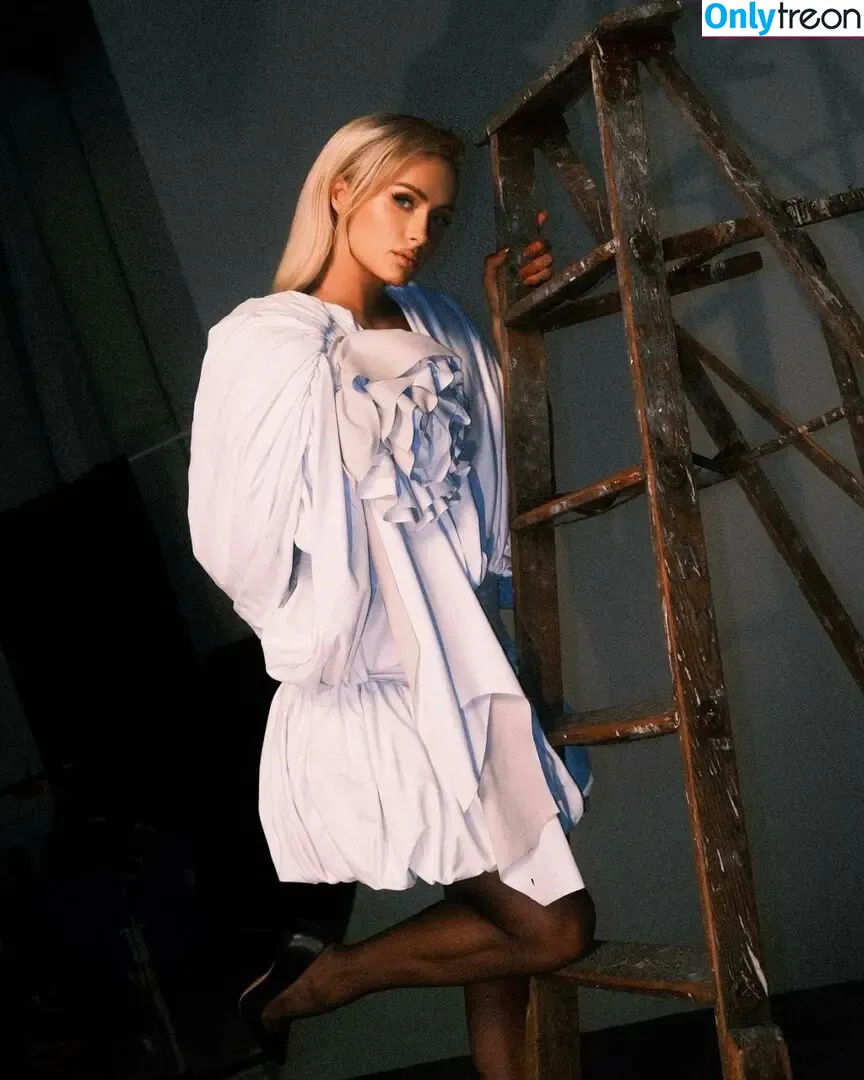 Paris Hilton голая photo #2404 (parishilton)