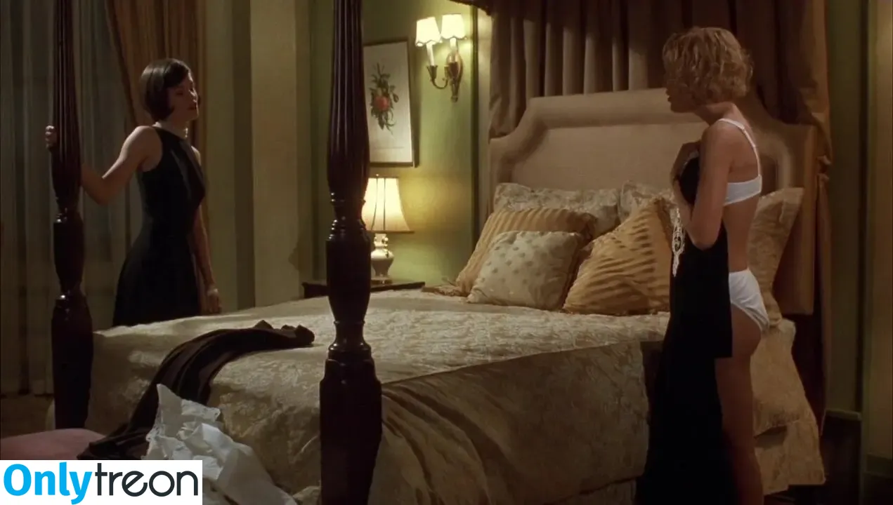 Parker Posey nude photo #0042 (itsparkerposey)