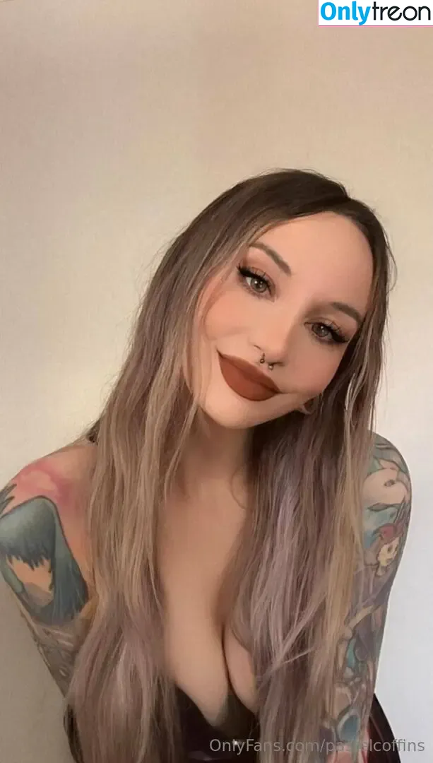 pastelcoffins nude photo #0067 (gothmami_ / lilgothmami -spookybabe)
