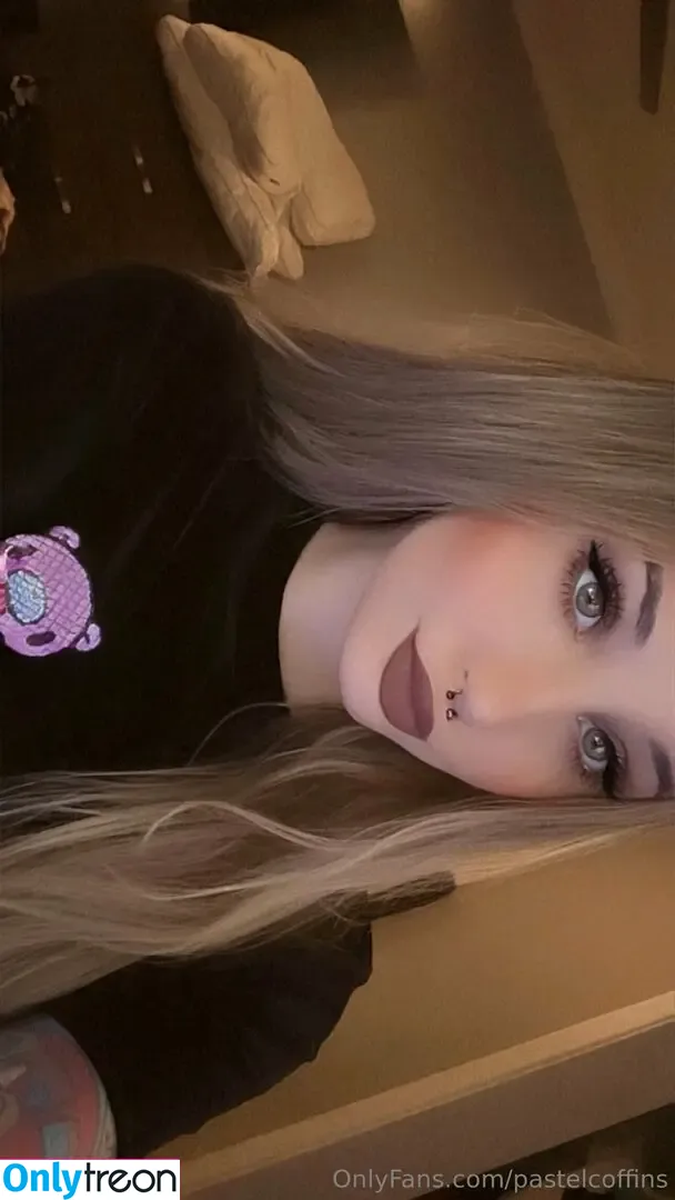 pastelcoffins nude photo #0100 (gothmami_ / lilgothmami -spookybabe)