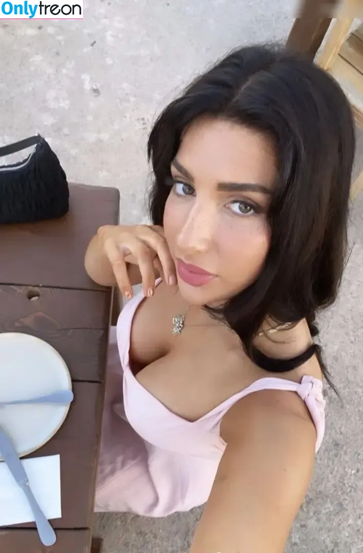 Pati Valpati nude photo #0021 (pativalpati)