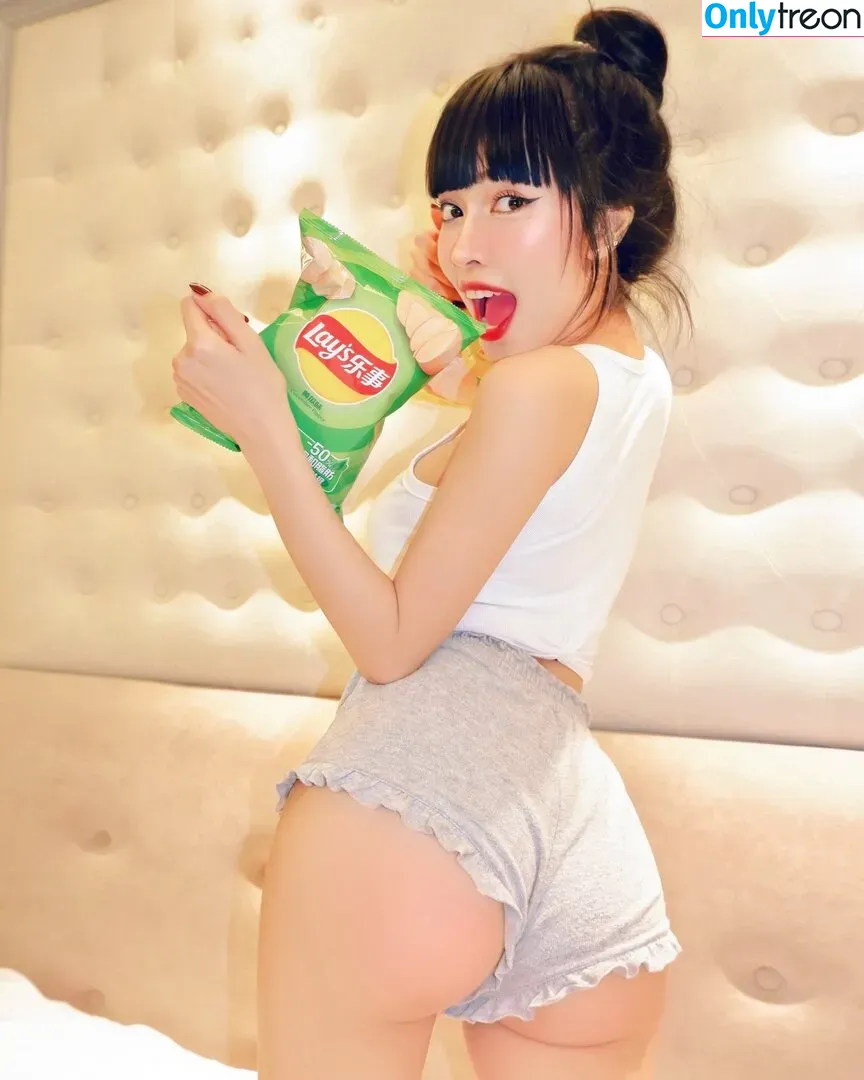 Pattaraporn nude photo #0117 (Rungsuksud / fon_pattrp / fonnnffonn)