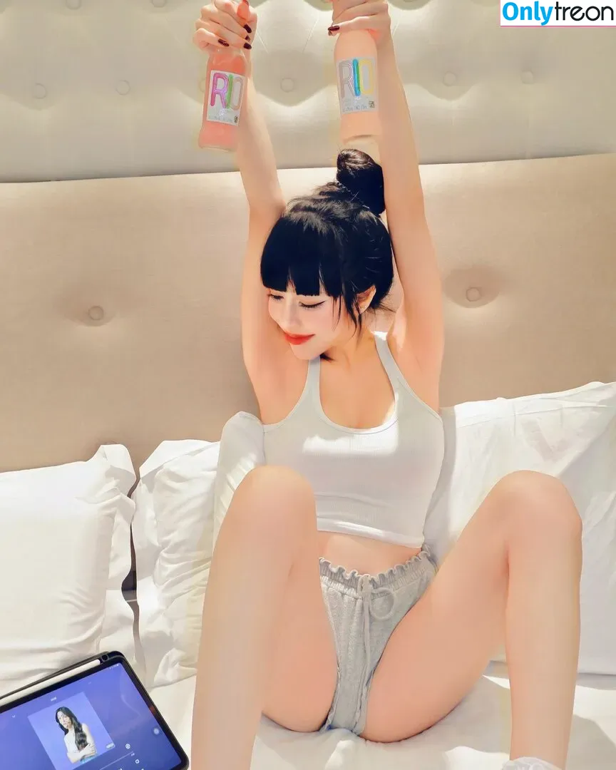 Pattaraporn nude photo #0123 (Rungsuksud / fon_pattrp / fonnnffonn)