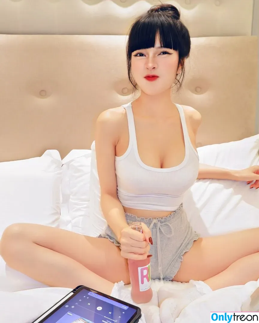 Pattaraporn nude photo #0125 (Rungsuksud / fon_pattrp / fonnnffonn)