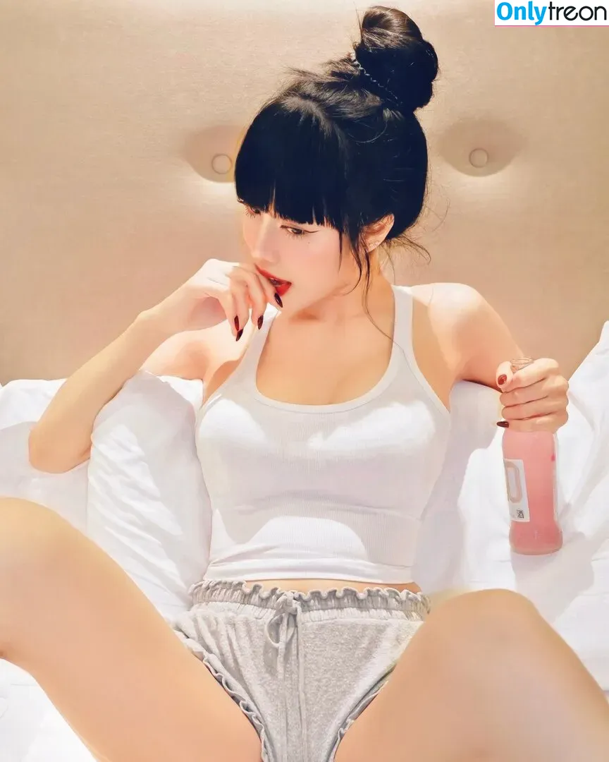 Pattaraporn nude photo #0127 (Rungsuksud / fon_pattrp / fonnnffonn)
