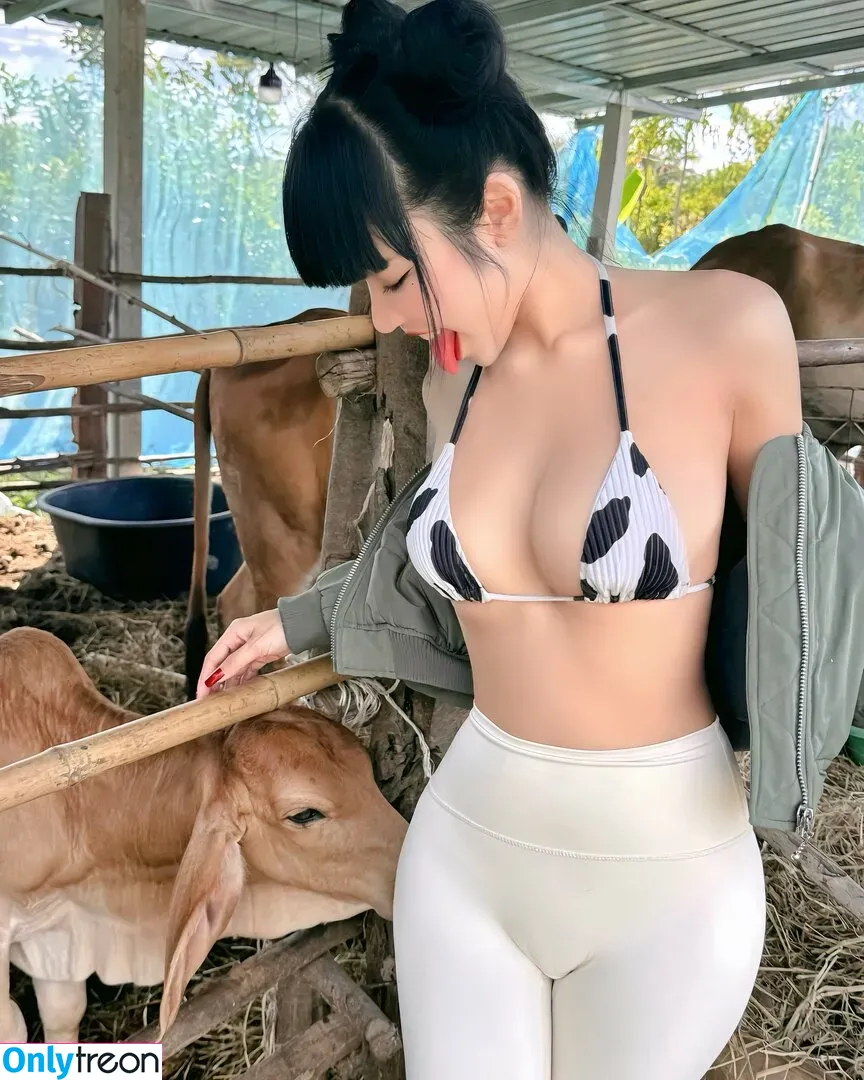 Pattaraporn nude photo #0175 (Rungsuksud / fon_pattrp / fonnnffonn)