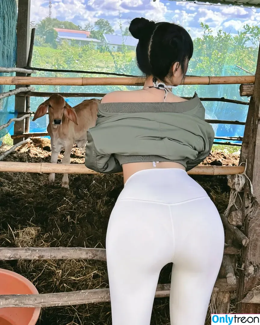 Pattaraporn nude photo #0178 (Rungsuksud / fon_pattrp / fonnnffonn)