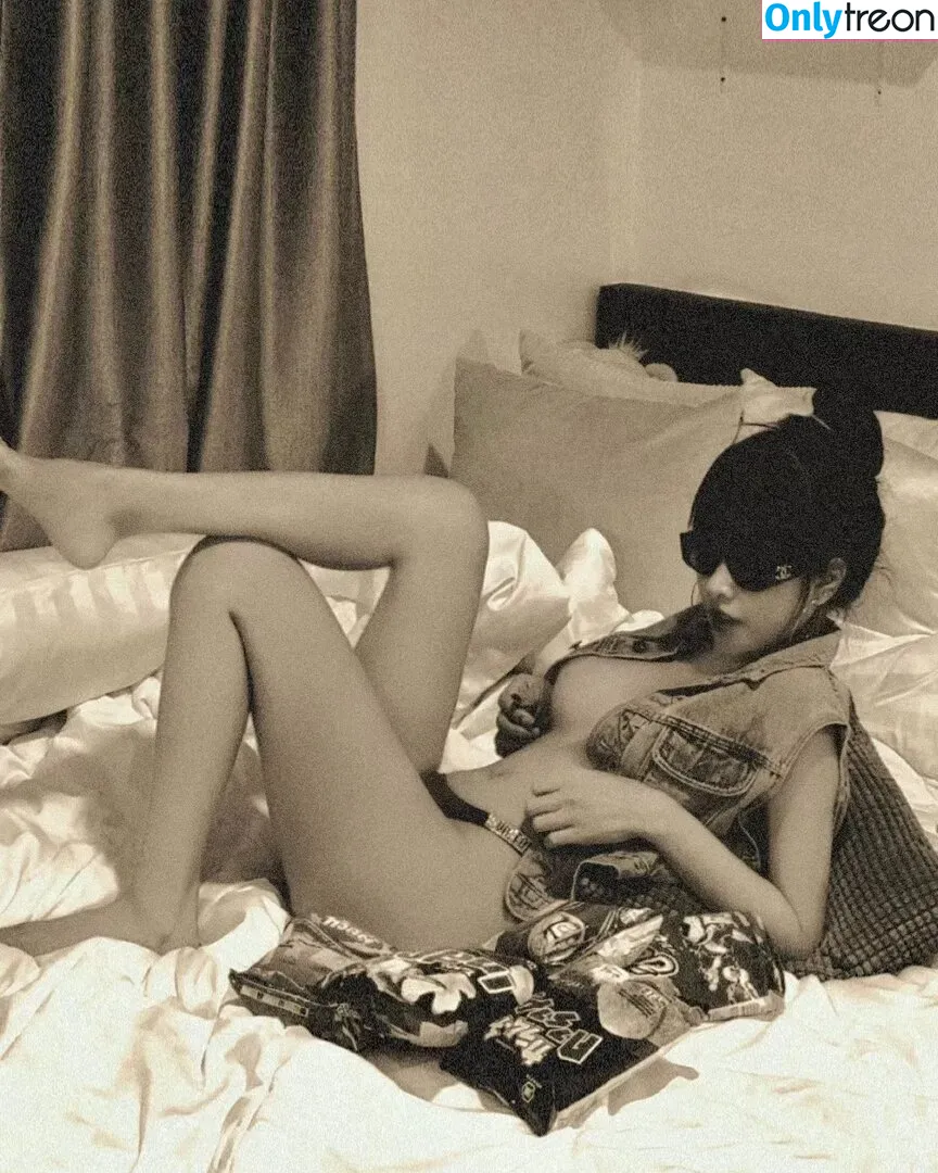Pattaraporn nude photo #0200 (Rungsuksud / fon_pattrp / fonnnffonn)