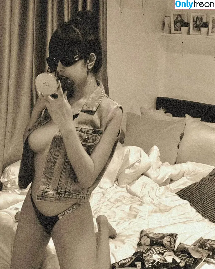 Pattaraporn nude photo #0201 (Rungsuksud / fon_pattrp / fonnnffonn)