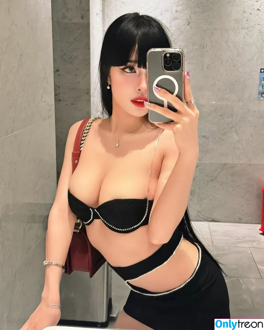 Pattaraporn nude photo #0255 (Rungsuksud / fon_pattrp / fonnnffonn)