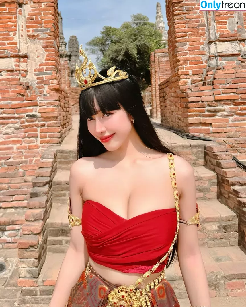Pattaraporn nude photo #0281 (Rungsuksud / fon_pattrp / fonnnffonn)