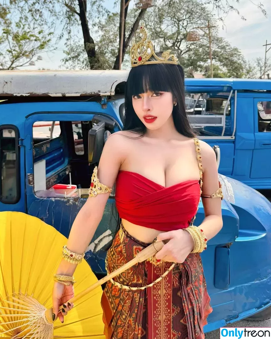Pattaraporn nude photo #0297 (Rungsuksud / fon_pattrp / fonnnffonn)