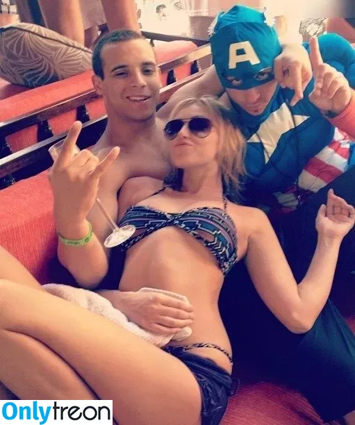 Paulina Gretzky nude photo #0057 (paulinagretzky)