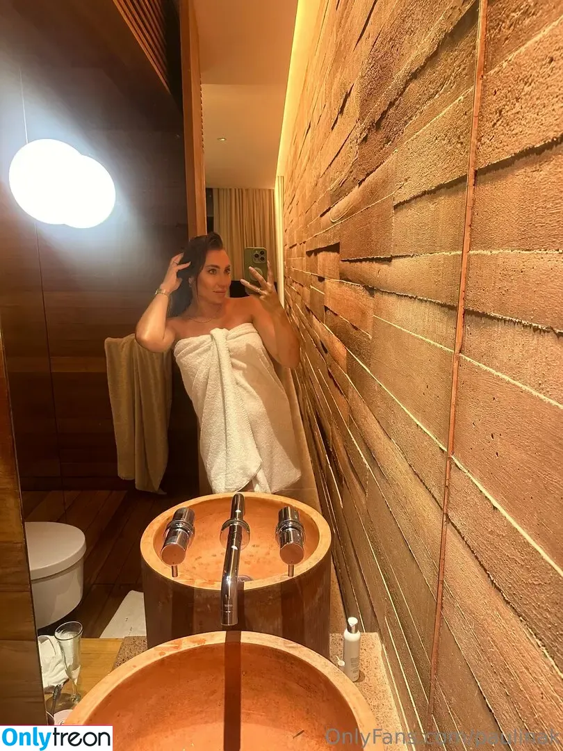 paulinak nude photo #0005 (paulinaknaak)