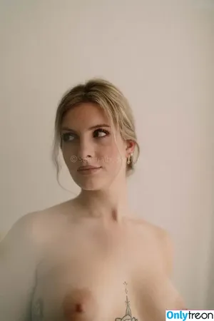 Pauline Caspari / paulinecaspari nude photo #0021