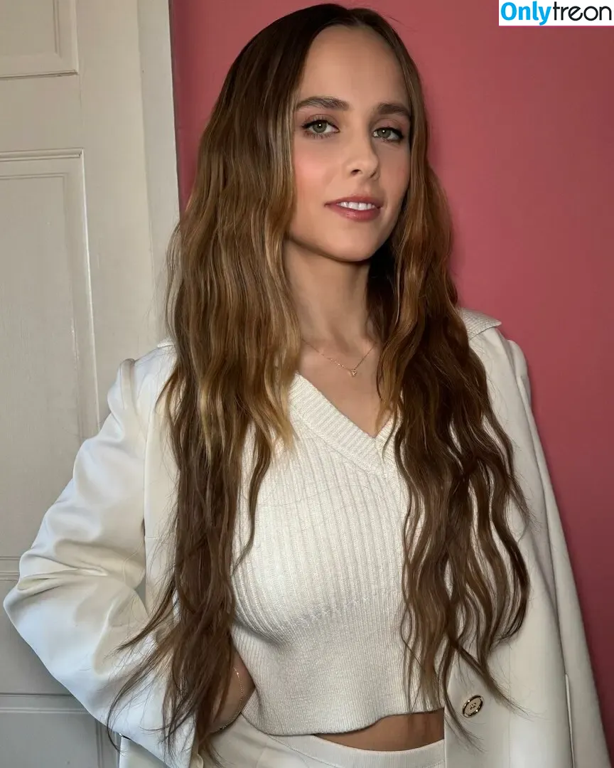 Pauline Chalamet nude photo #0020 (pauline.chalamet)