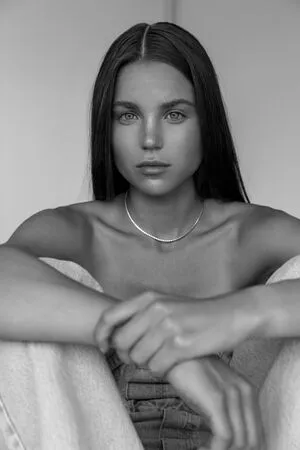 Pauline Schuller / paulinesclr фото голая #0001