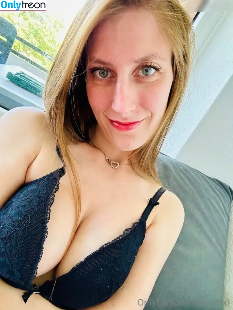 Paxifixi nude photo #0167 (Paxifixi)