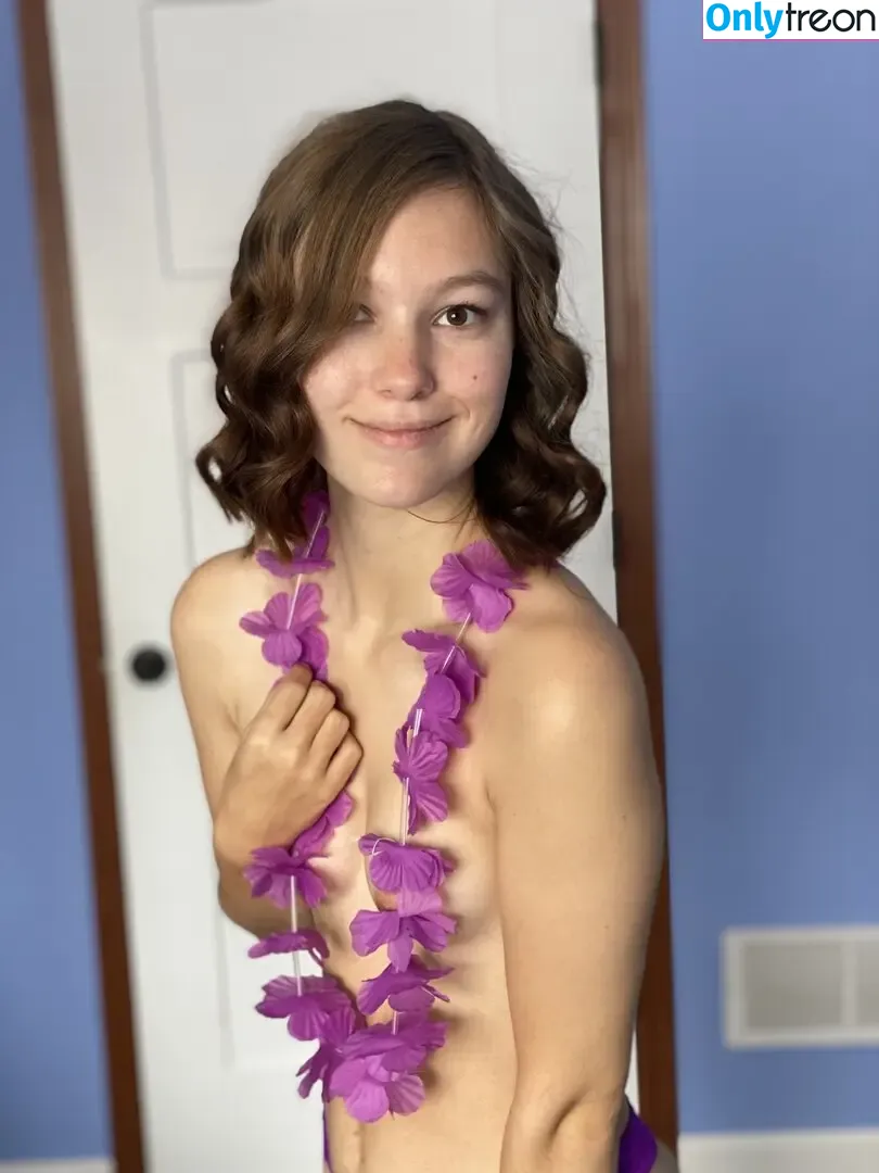 Payne Christianson nude photo #0013 (mydeskchairswh0re / paynevere)