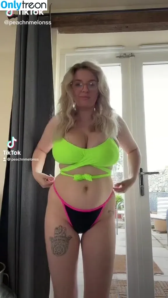 peachnmelons голая photo #0089 (peachnmelonsofficial)