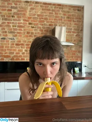 peachylii / peachllii nude photo #0007