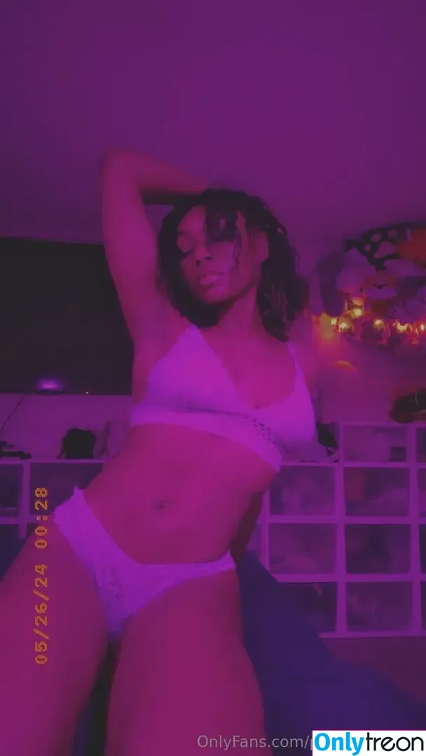 peachysodaaa голая photo #0030 (peachysodaaa)