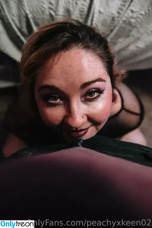 peachyxkeen02 / peachykeen_official nude photo #0034