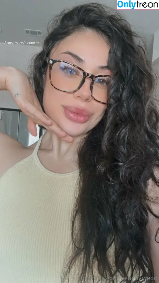 Peachyyleoo nude photo #0040 (Jasminponceee / peachyytown)
