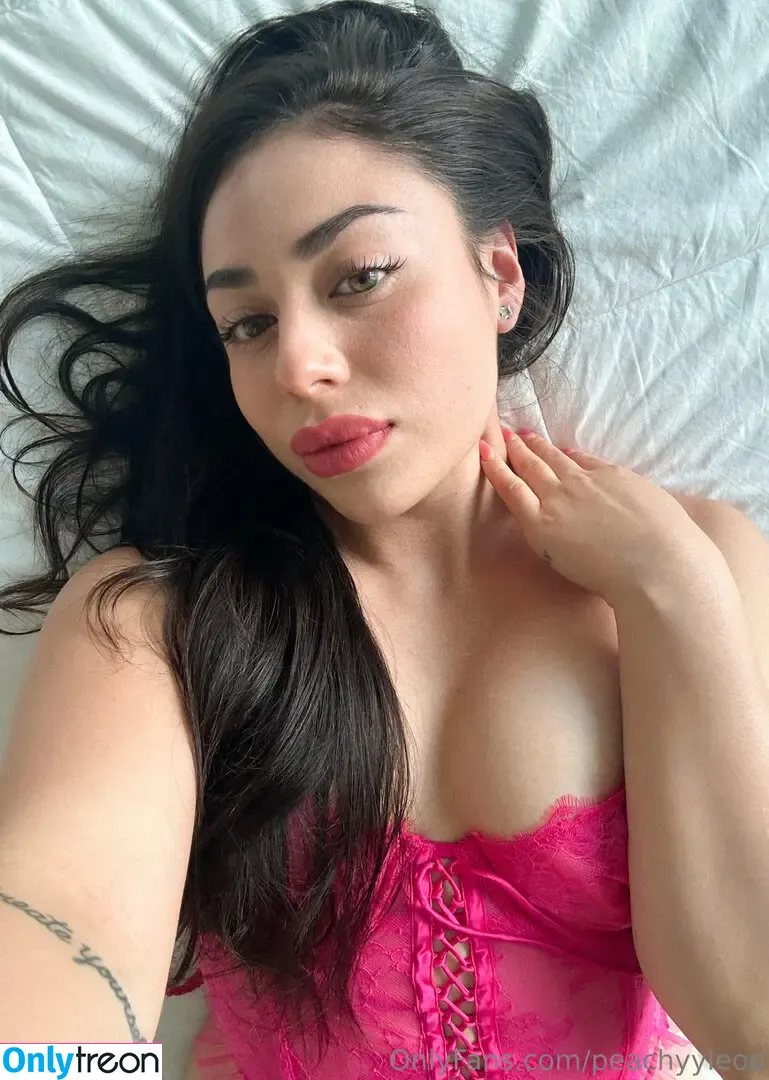 Peachyyleoo nude photo #0041 (Jasminponceee / peachyytown)