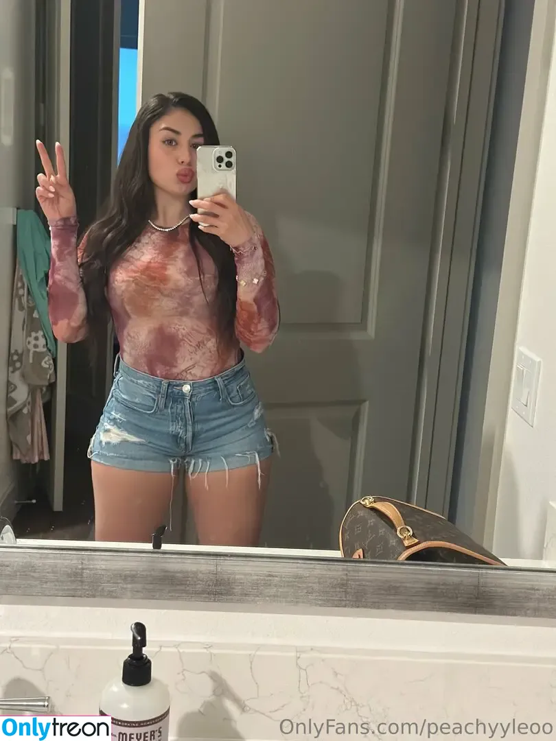 Peachyyleoo nude photo #0061 (Jasminponceee / peachyytown)