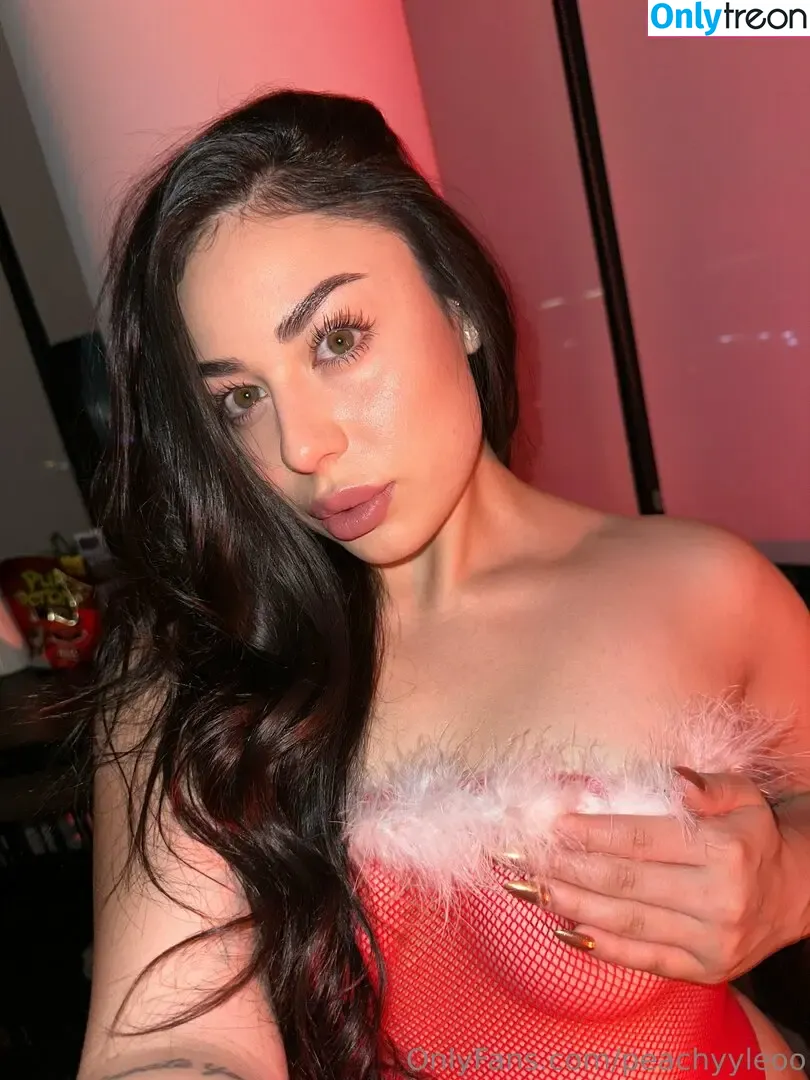Peachyyleoo nude photo #0062 (Jasminponceee / peachyytown)