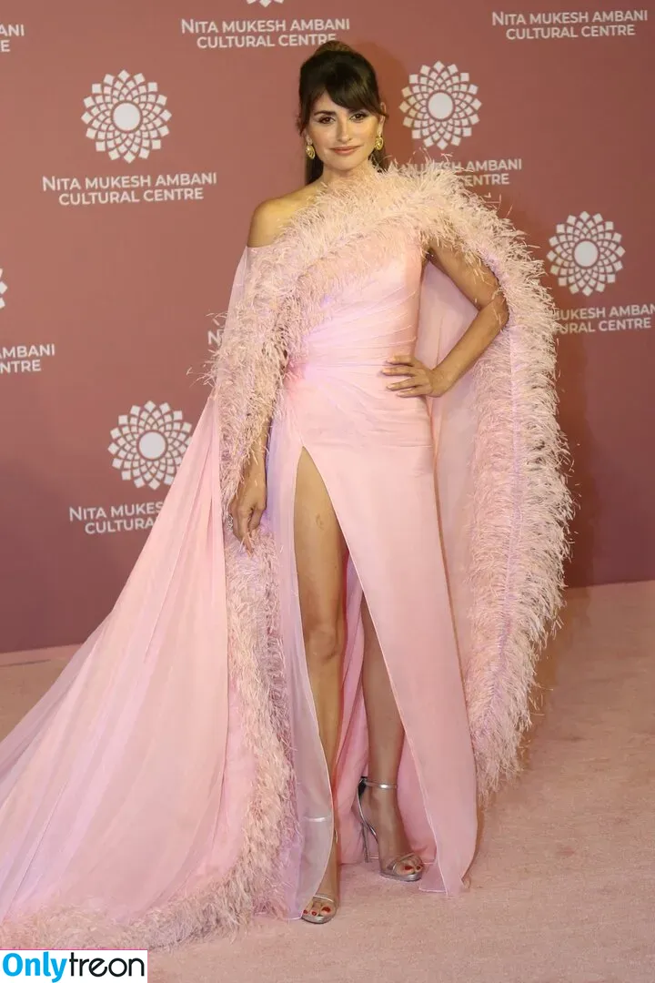 Penélope Cruz nude photo #0084 (PenelopeCruzOfi / penelopecruzoficial)