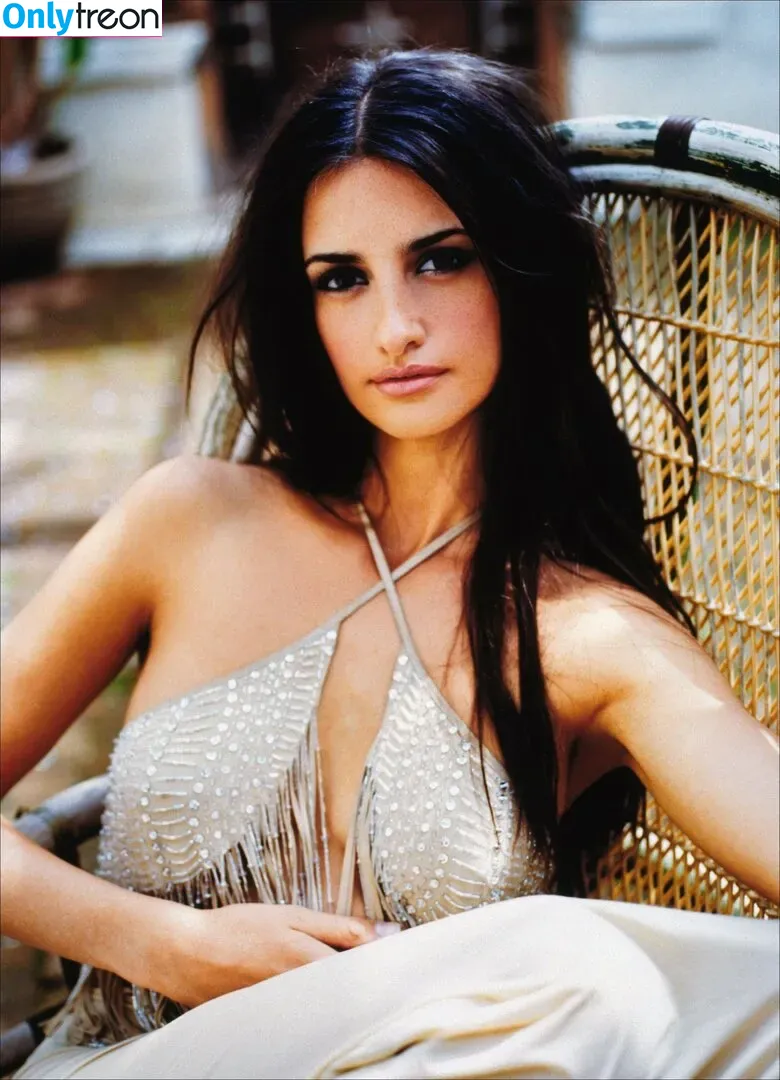 Penélope Cruz nude photo #0103 (PenelopeCruzOfi / penelopecruzoficial)