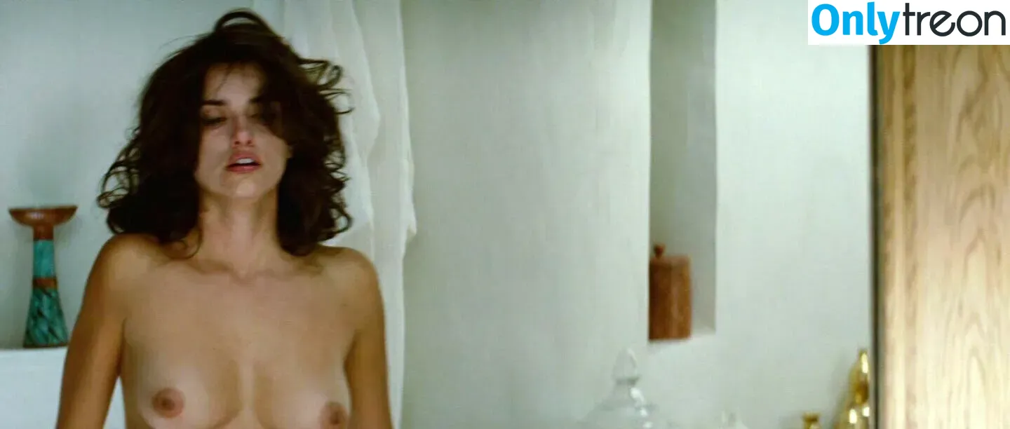 Penélope Cruz nude photo #0117 (PenelopeCruzOfi / penelopecruzoficial)