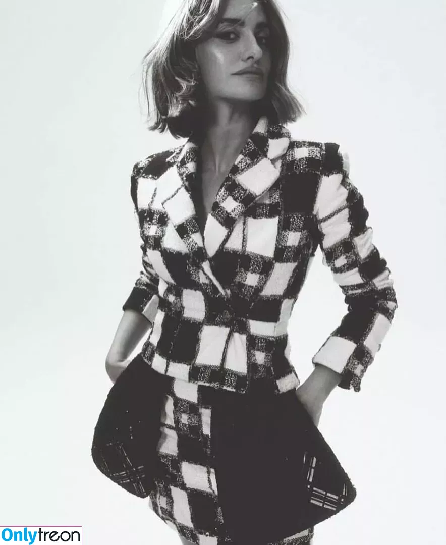 Penélope Cruz nude photo #0143 (PenelopeCruzOfi / penelopecruzoficial)