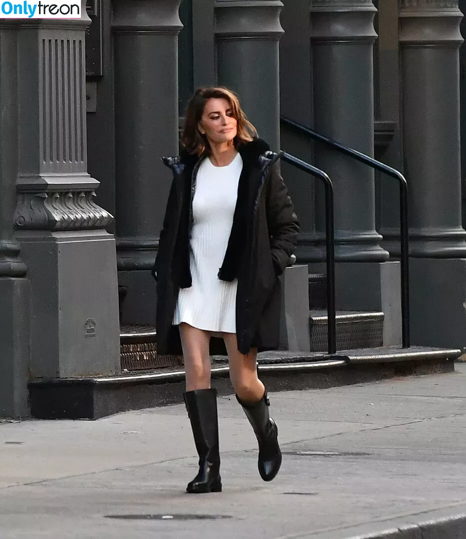 Penélope Cruz nude photo #0149 (PenelopeCruzOfi / penelopecruzoficial)