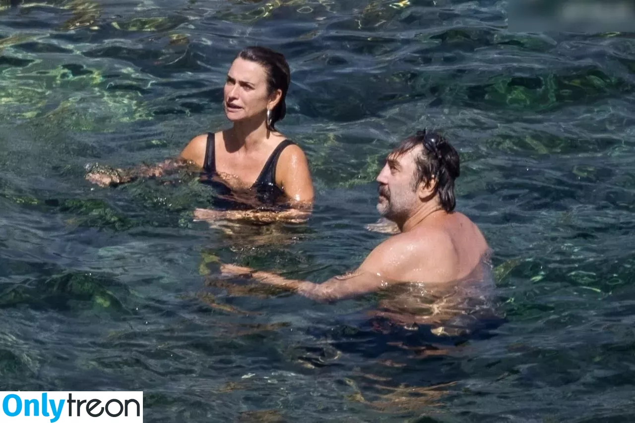 Penélope Cruz nude photo #0284 (PenelopeCruzOfi / penelopecruzoficial)
