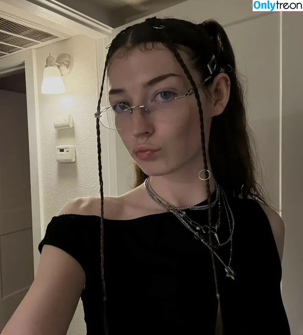 Pepperbells nude photo #0042 (Han.exe / pepper.bell)
