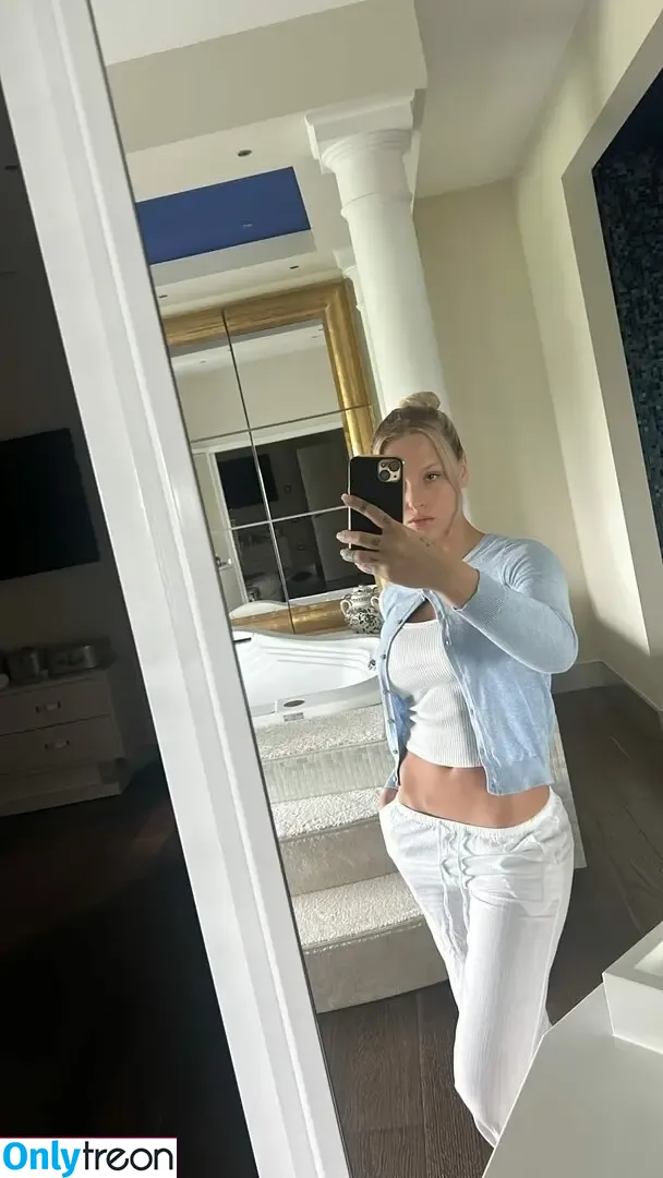 peraroeleonora nude photo #0019 (eleonoraof)