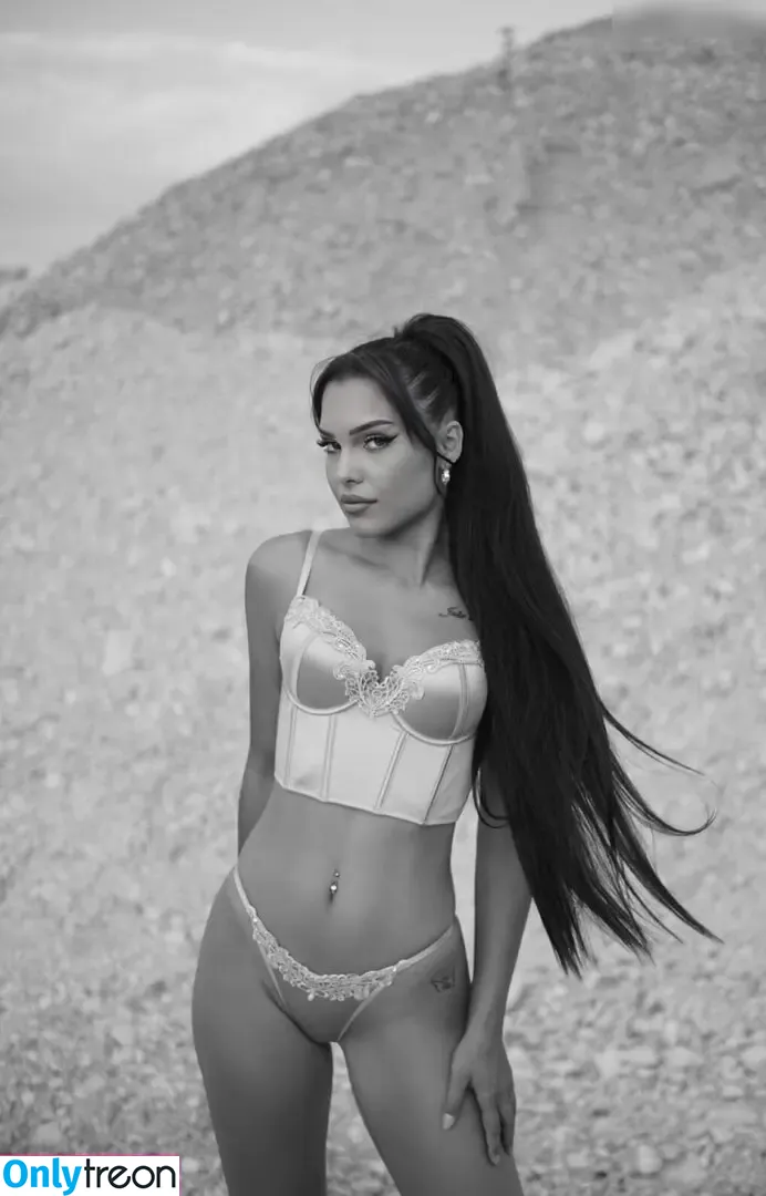 Perra Calor nude photo #0005 (Perra Calor)