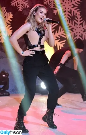 Perrie Edwards / perrieedwards фото голая #0424