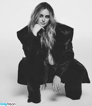 Perrie Edwards / perrieedwards nude photo #0476
