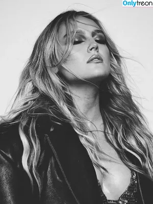 Perrie Edwards / perrieedwards nude photo #0481