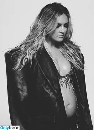 Perrie Edwards / perrieedwards nude photo #0482