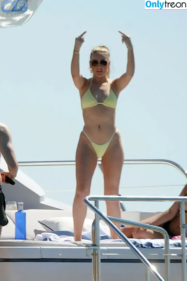 Perrie Edwards nude photo #0407 (perrieedwards)