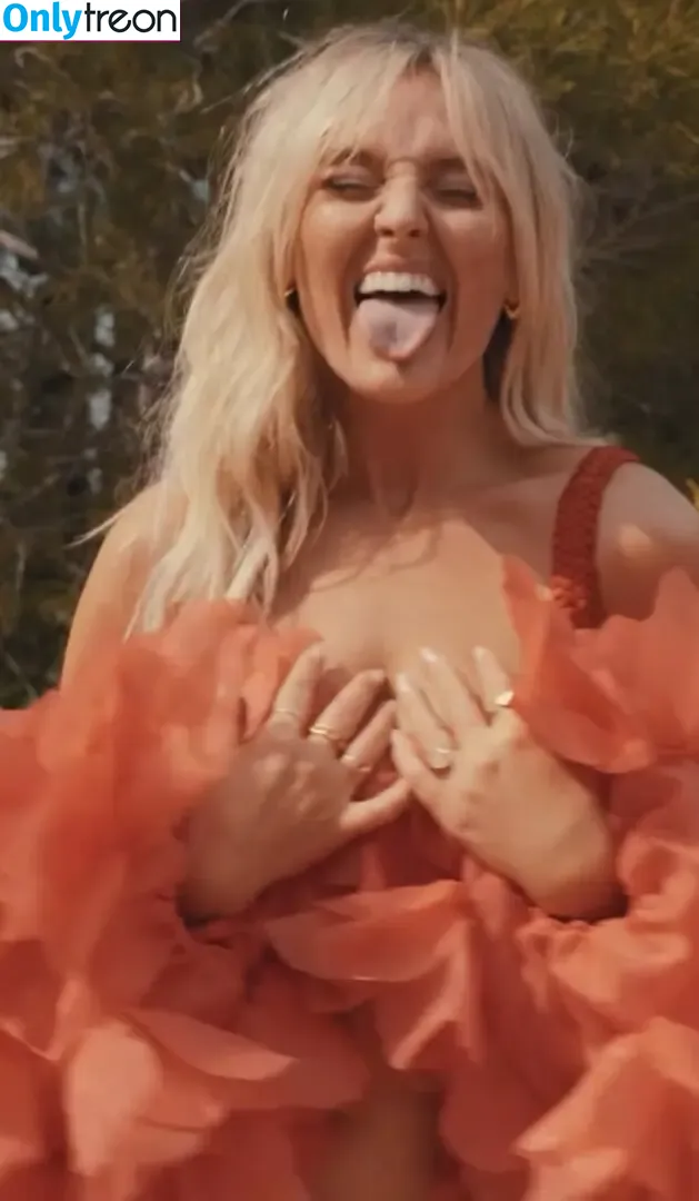 Perrie Edwards nude photo #0472 (perrieedwards)